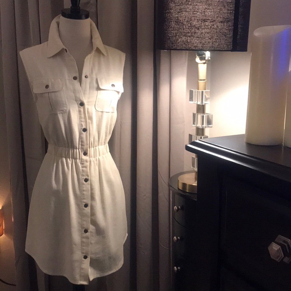 NWOT CREAM SLEEVELESS DRESS